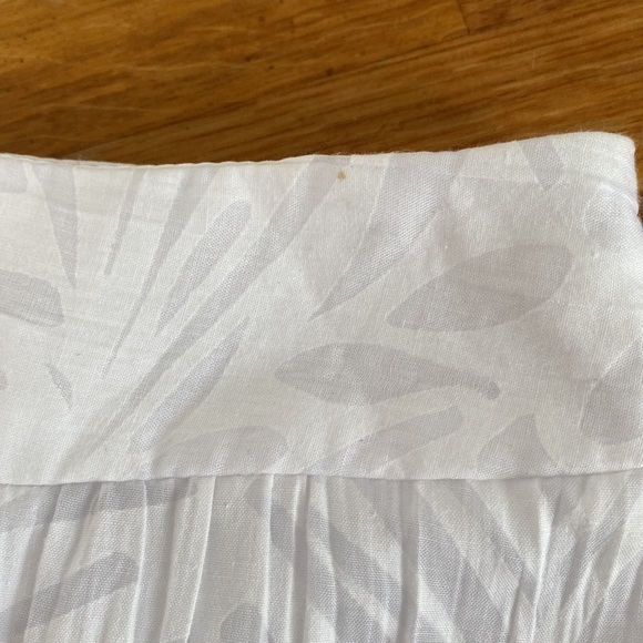 Laura White Skirt With Leaves Pattern Size 10 - Picture 8 of 10